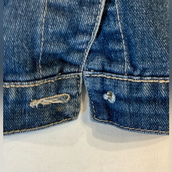 Hendi cropped distressed denim jacket women’s size large, button up, side adjust - Picture 5 of 10